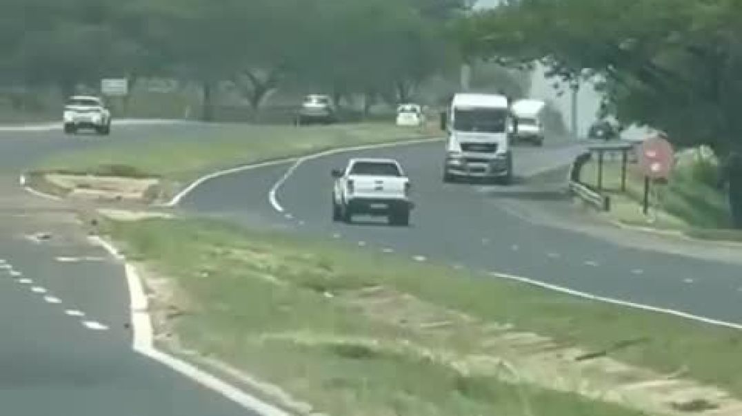 ⁣Real video recorded during car accident