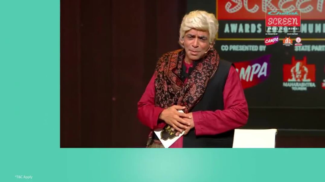 Sunil Grover leaves the audience  with his hilarious mimicry act at the Screen Awards