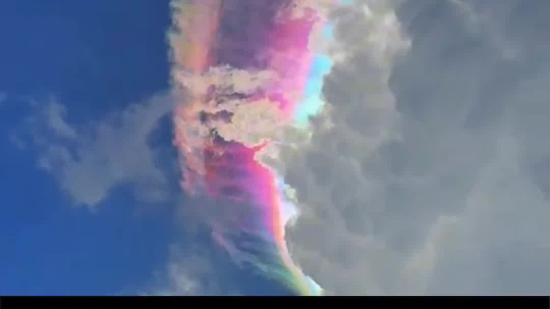 ⁣The Video Shows a Geniune Iridescent Cloud | Rare View