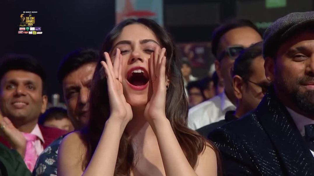 Cuteness overloaded in Award Function for movie Saiyaara